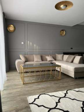 Five Apartment, Braşov